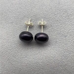 Elegant Black Pearl Stud Earrings